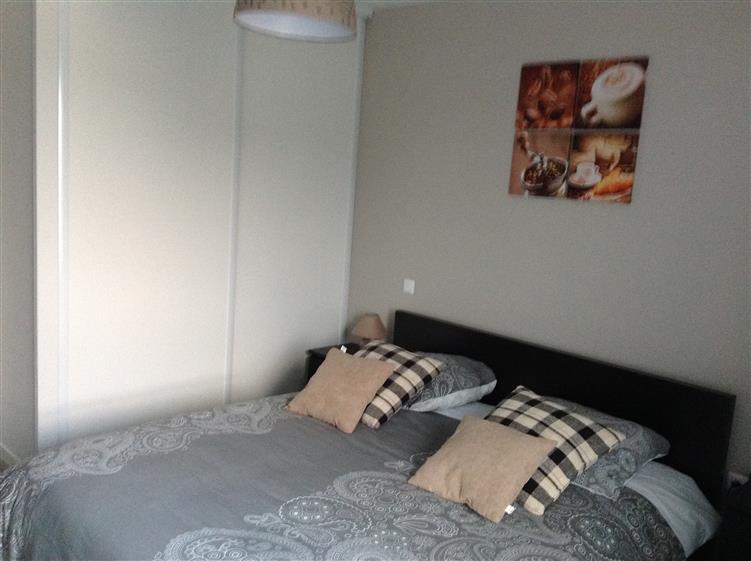 Chambre lit 160x200 (vue de la fenêtre)