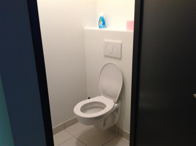 WC suspendu